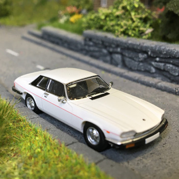 Jaguar XJ-S, blanche, 1981 - PCX 870331 - HO 1/87