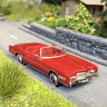 Cadillac Eldorado cabriolet, rouge, intérieur rouge, 1976 - BREKINA 19758 - HO 1/87