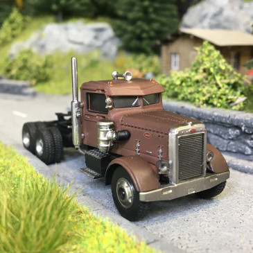Tracteur Peterbilt 281, rouillé du film duel, 1980 - BREKINA 85752 - HO 1/87