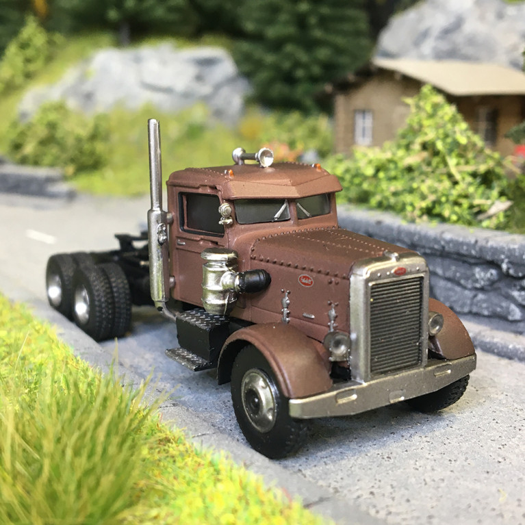 Tracteur Peterbilt 281, rouillé du film duel, 1980 - BREKINA 85752 - HO 1/87