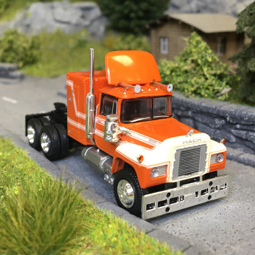 Tracteur Mack RS 700, orange / beige, 1966 - BREKINA 85805 - HO 1/87