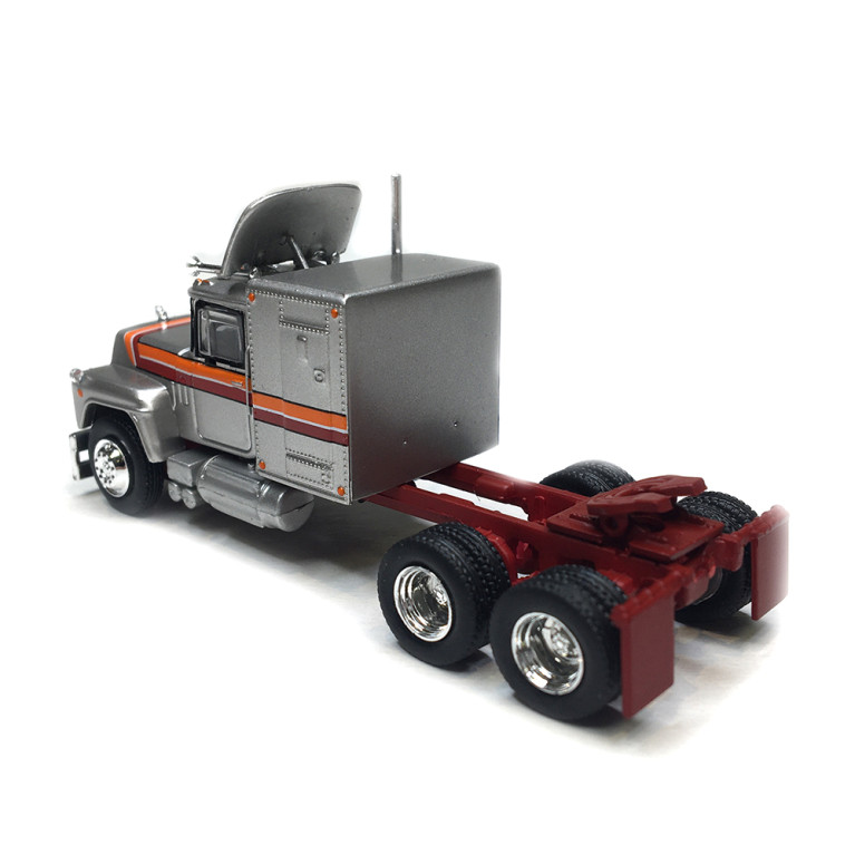 Tracteur Mack RS 700, gris argent métallisé / rouge / orange, 1966 - BREKINA 85806 - HO 1/87