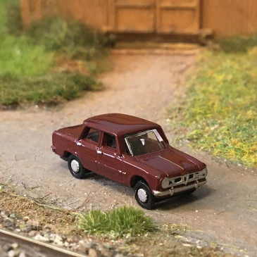 Alfa Romeo Giulia, rouge foncé, 1962 - Starline Models 61410 - N 1/160