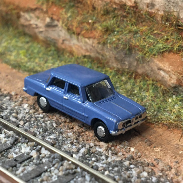 Alfa Romeo Giulia, bleu clair, 1962 - Starline Models 61412 - N 1/160