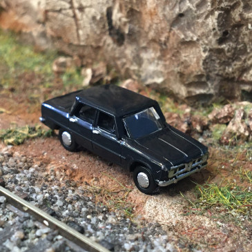 Alfa Romeo Giulia, bleu foncé, 1962 - Starline Models 61414 - N 1/160