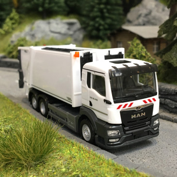 Camion de collecte des ordures ménagères MAN TGS NN FAUN VARIOPRESS, blanc - HERPA 319010 - HO 1/87