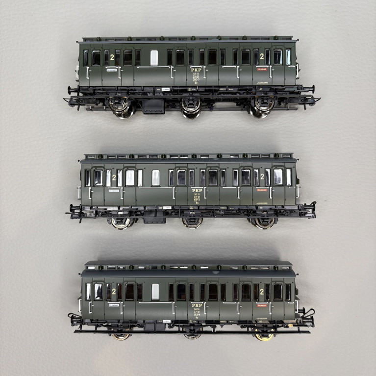 3 voitures ex-prussiennes type By, 2CL, 3 essieux, PKP  - ROCO 6200100