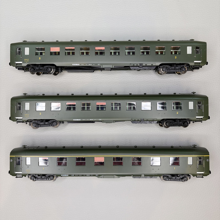 3 voitures DEV AO courtes, U52, B10, 2CL, U53 A8 1CL, SNCF - REE VB-389