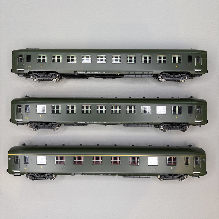 3 voitures DEV AO courtes, U52, B10, 2CL, U53 A8 1CL, SNCF - REE VB-389