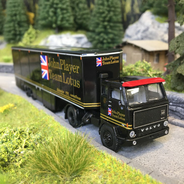 Camion Volvo F89 semi-remorque citerne, racing cars transport, John Player team Lotus - BREKINA 85681 - HO 1/87