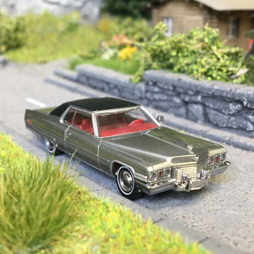 Cadillac coupe deVille, gris métallisé et noir, 1972  - BREKINA 18131 - HO 1/87