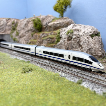 AVE S-103, 8 éléments, livrée bleue d'origine, Renfe, Ep. V - ARNOLD HN2611 - N 1/160
