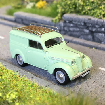 Renault Juvaquatre, tôlé vert avec galerie, 1937 - Ree Modeles CB209 - HO 1/87
