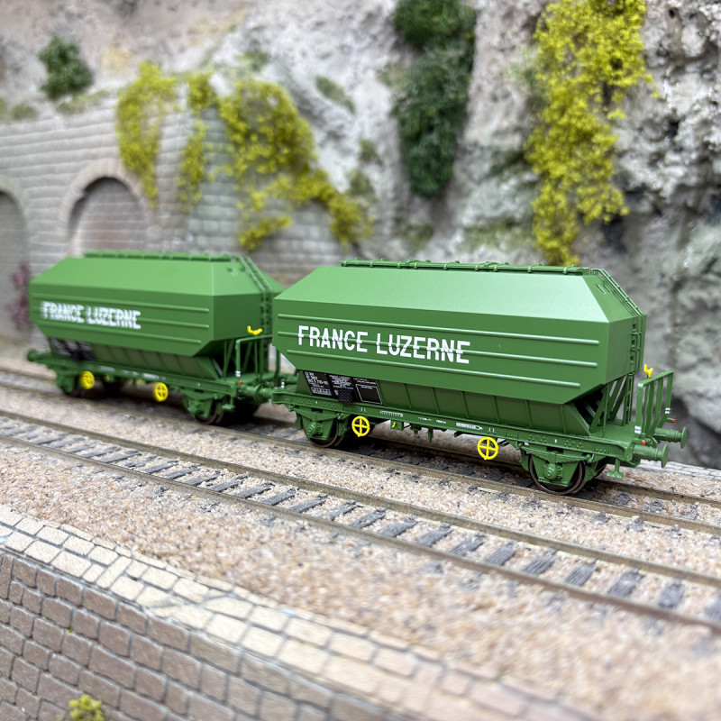 2 wagons céréaliers Frangeco B, "France Luzerne", SNCF, Ep. IV et V - REE WB-902 - HO 1/87