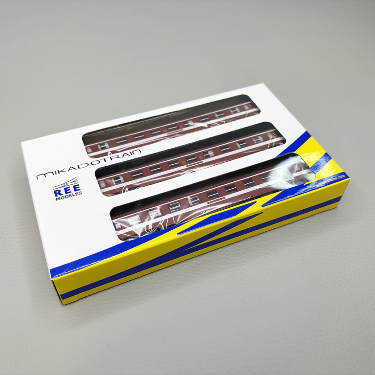 3 voitures UIC A9 1CL x 2 et mixte A7D fourgon/1CL, Le Capitole, SNCF - REE NW-156