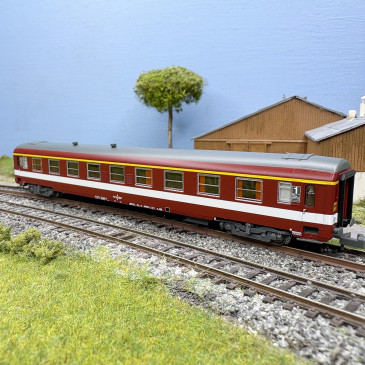 Voiture UIC Y A9, 1CL, ex-Le Capitole, bande de classe jaune, SNCF, Ep. IV - REE NW-331 - N 1/160