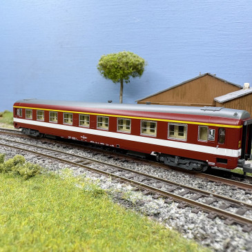 copy of Voiture UIC Y A9, 1CL, ex-Le Capitole, bande de classe jaune, SNCF, Ep. IV - REE NW-332 - N 1/160