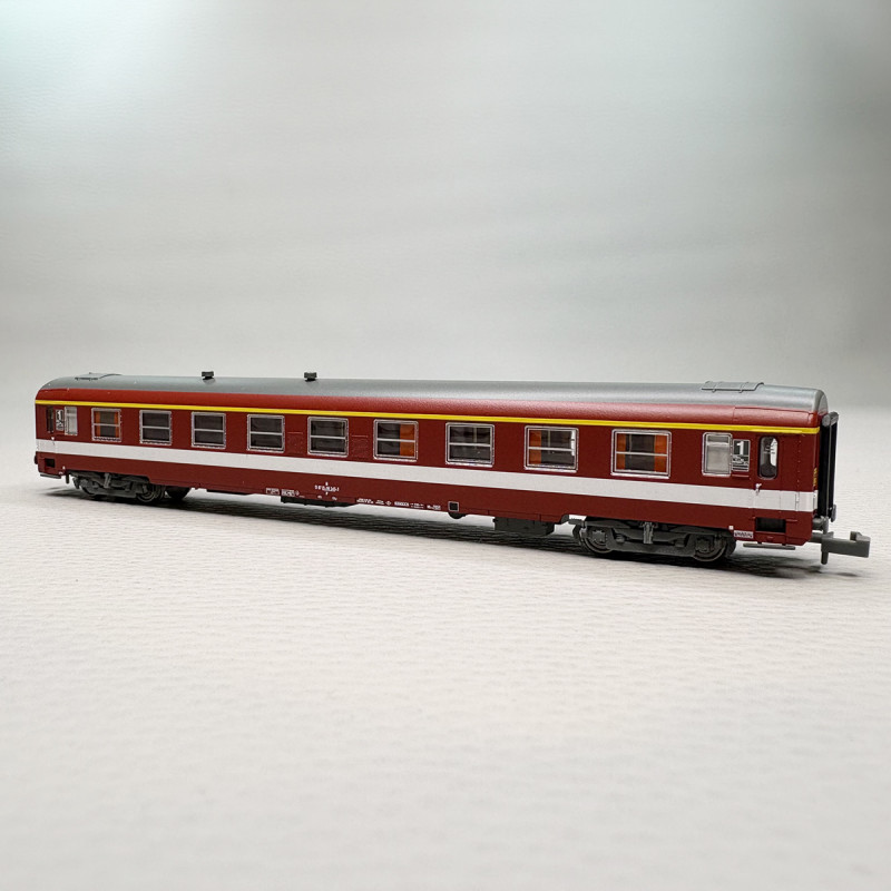 Voiture UIC Y A9, 1CL, ex-Le Capitole, bande de classe jaune, SNCF - REE NW-332
