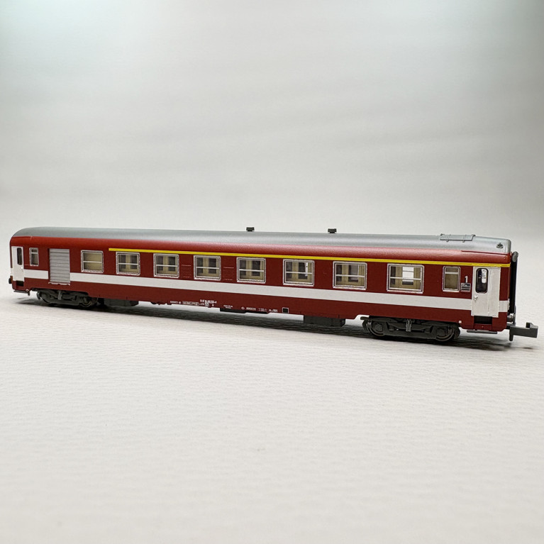 Voiture UIC Y A7D, mixte fourgon/1CL, ex-Le Capitole, bande de classe jaune, SNCF - REE NW-342