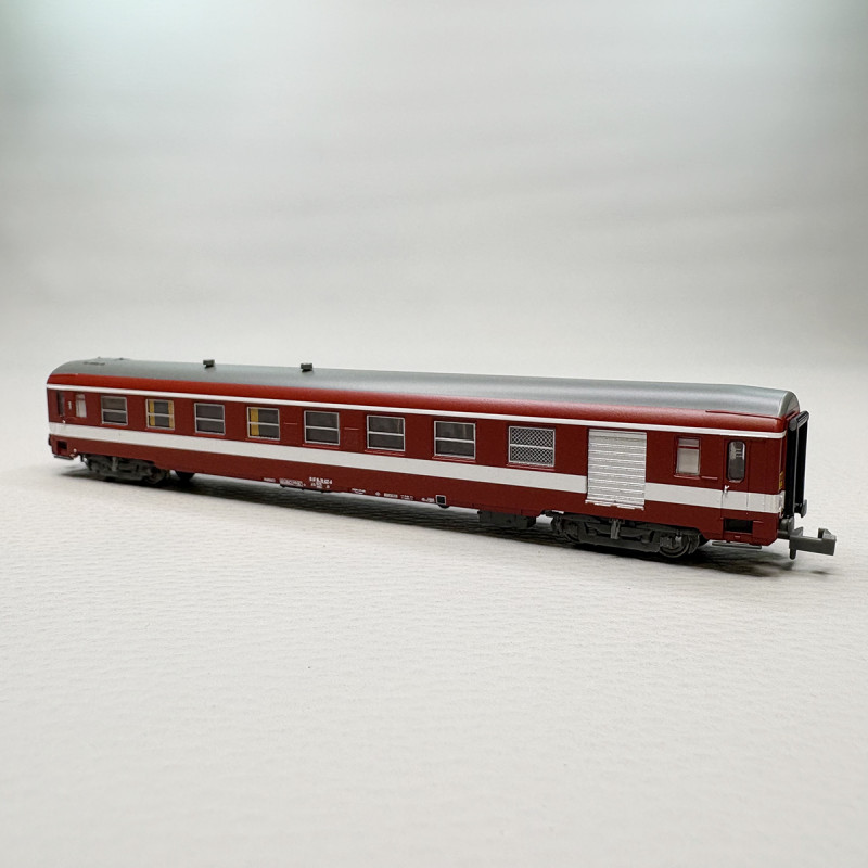 Voiture UIC Y A7D, mixte fourgon/1CL, ex-Le Capitole, bande supérieure blanche, SNCF - REE NW-343