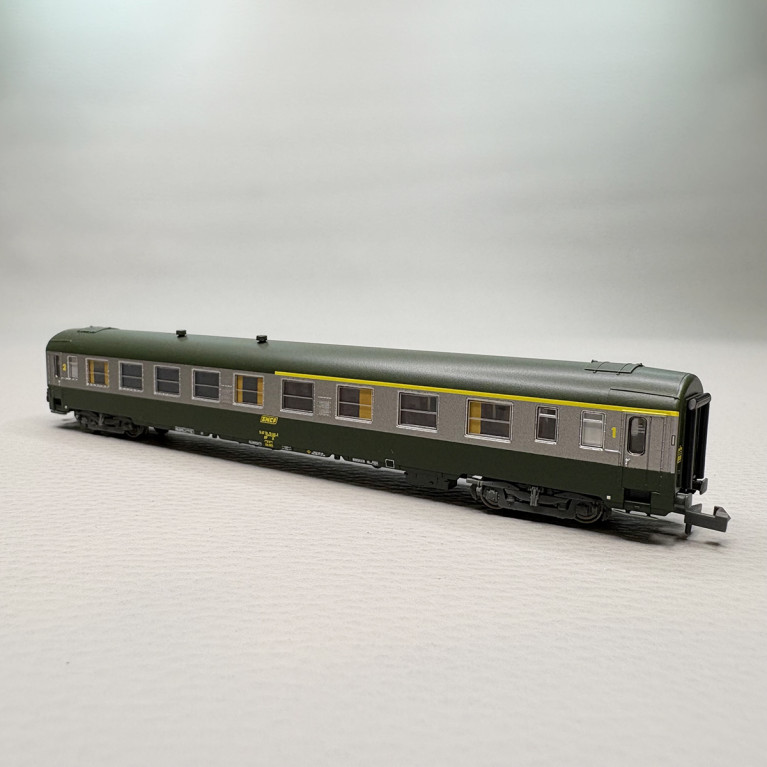 Voiture UIC Y A4B5, mixte 1CL/2CL, livrée C 160, SNCF - REE NW-259