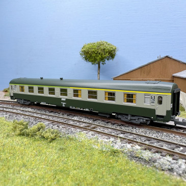 Voiture UIC Y A4B5 ex-A9, mixte 1CL/2CL, cartouche Corail, SNCF, Ep. V - REE NW-264 - N 1/160