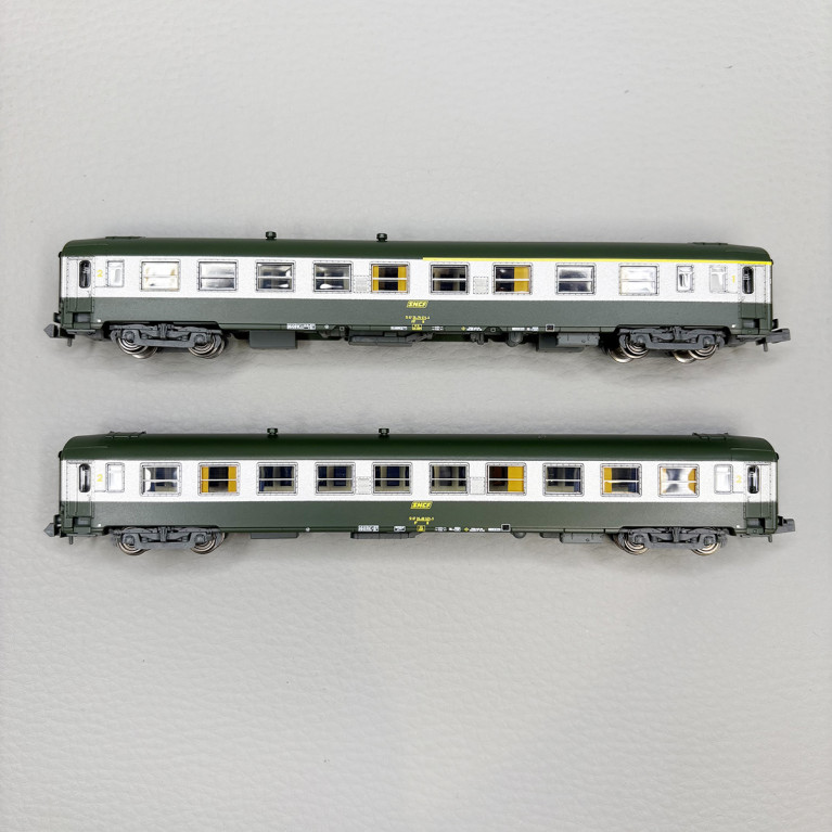 2 voitures UIC Y A4B5, mixte 1/2CL et B10 2CL, livrée C 160, SNCF - REE NW-260