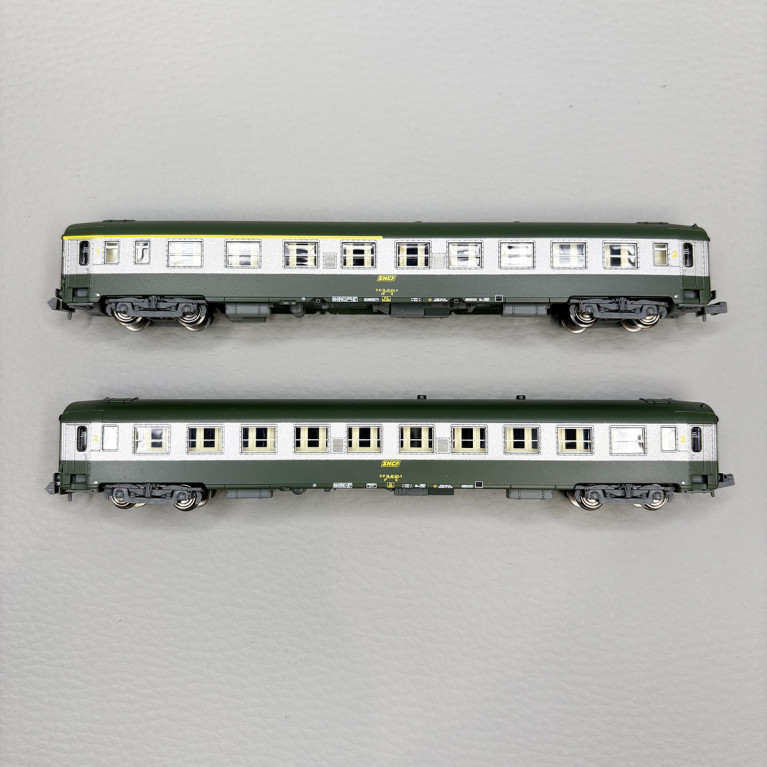 2 voitures UIC Y A4B5, mixte 1/2CL et B10 2CL, livrée C 160, SNCF - REE NW-260