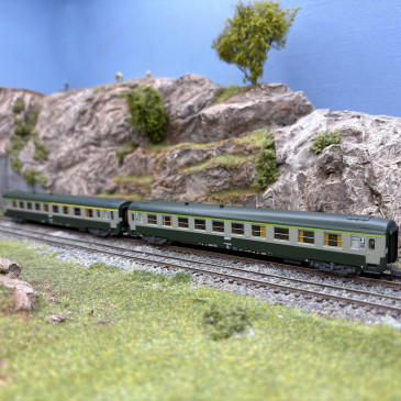 2 voitures UIC Y A4B5, mixte 1/2CL et B10 2CL, cartouche Corail, SNCF, Ep. IV et V - REE NW-263 - N 1/160