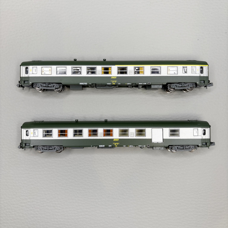 2 voitures UIC Y A4B5, mixte 1/2CL et B5D mixte 2CL/fourgon, livré C 160, SNCF - REE NW-261