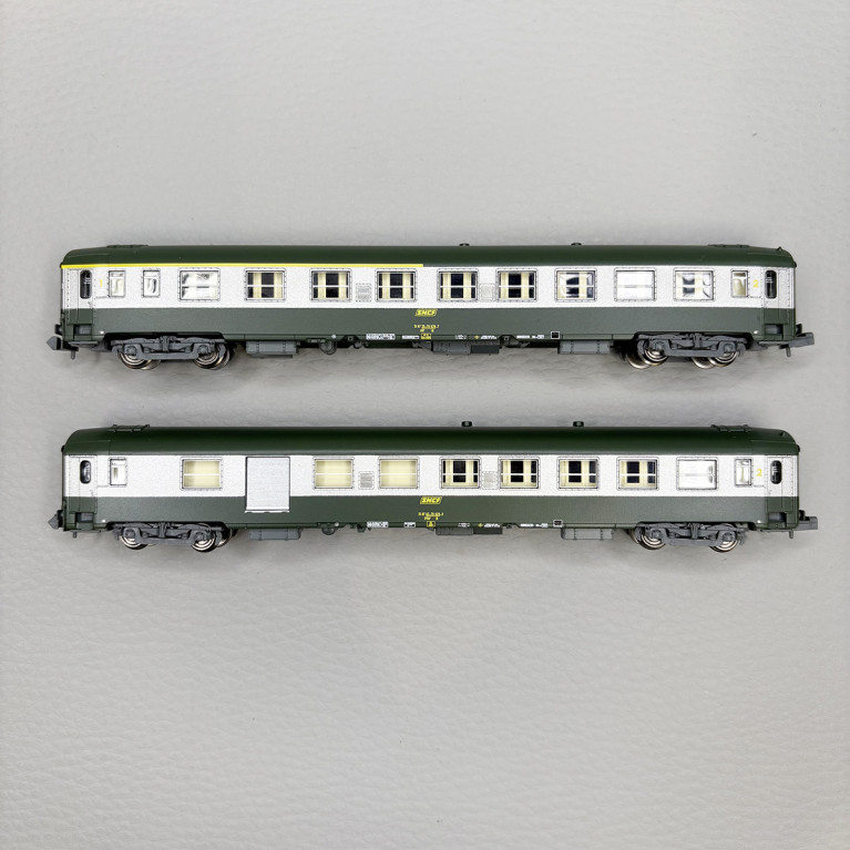 2 voitures UIC Y A4B5, mixte 1/2CL et B5D mixte 2CL/fourgon, livré C 160, SNCF - REE NW-261