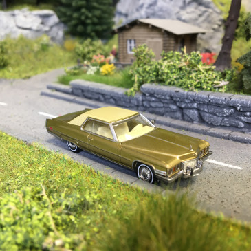 Cadillac coupé Deville, or métallisé et beige, 1972 - BREKINA 18126 - HO 1/87