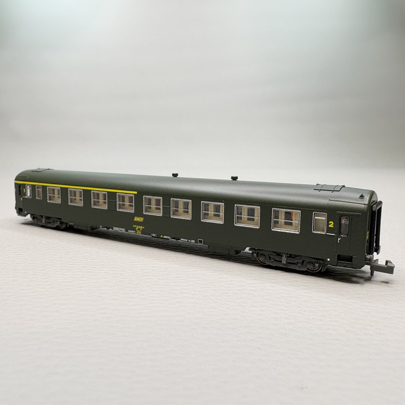 Voiture UIC Y A4B5, mixte 1/2CL, logo jaune encadré, SNCF - REE NW-257