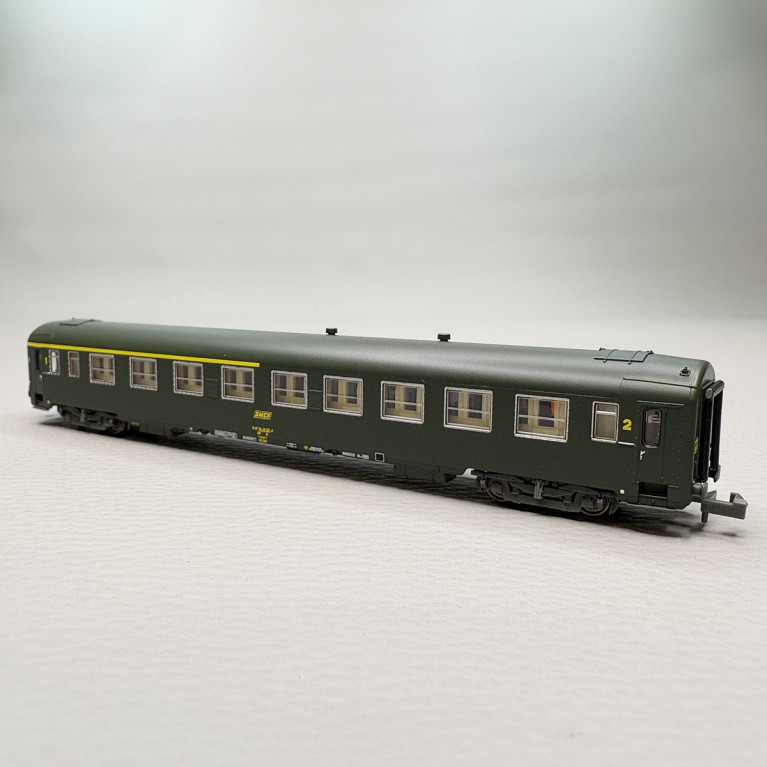 Voiture UIC Y A4B5, mixte 1/2CL, logo jaune encadré, SNCF - REE NW-257