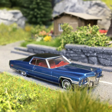 Cadillac coupé Deville, bleu et noir, 1972 - BREKINA 18128 - HO 1/87