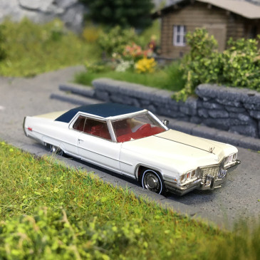 Cadillac coupé Deville, blanc et noir, 1972 - BREKINA 18129 - HO 1/87