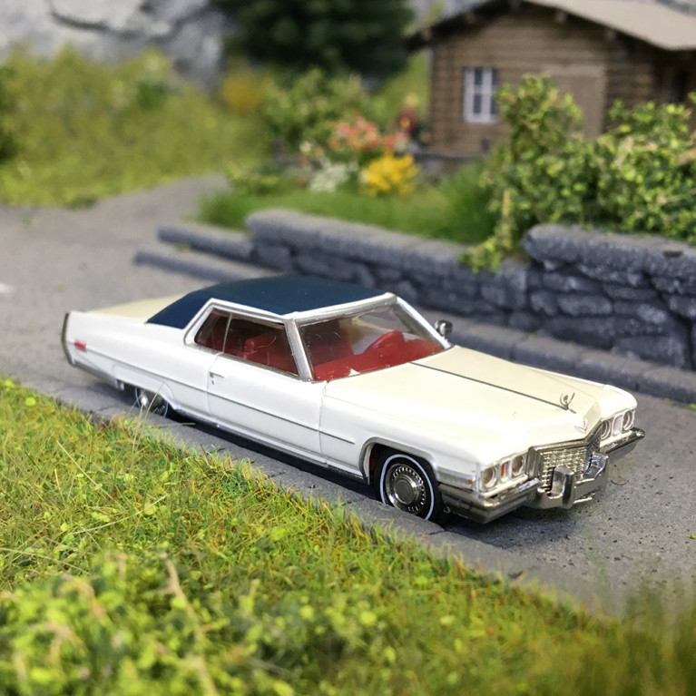 Cadillac coupé Deville, blanc et noir, 1972 - BREKINA 18129 - HO 1/87