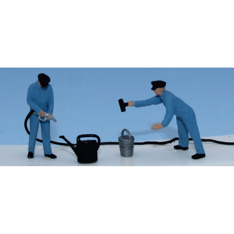 2 pompistes et accessoires - SAI 1900 - HO 1/87