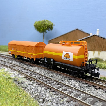 2 wagons citerne et couvert G4, Colas Rail, Ep. V - ARNOLD HN6679 - N 1/160