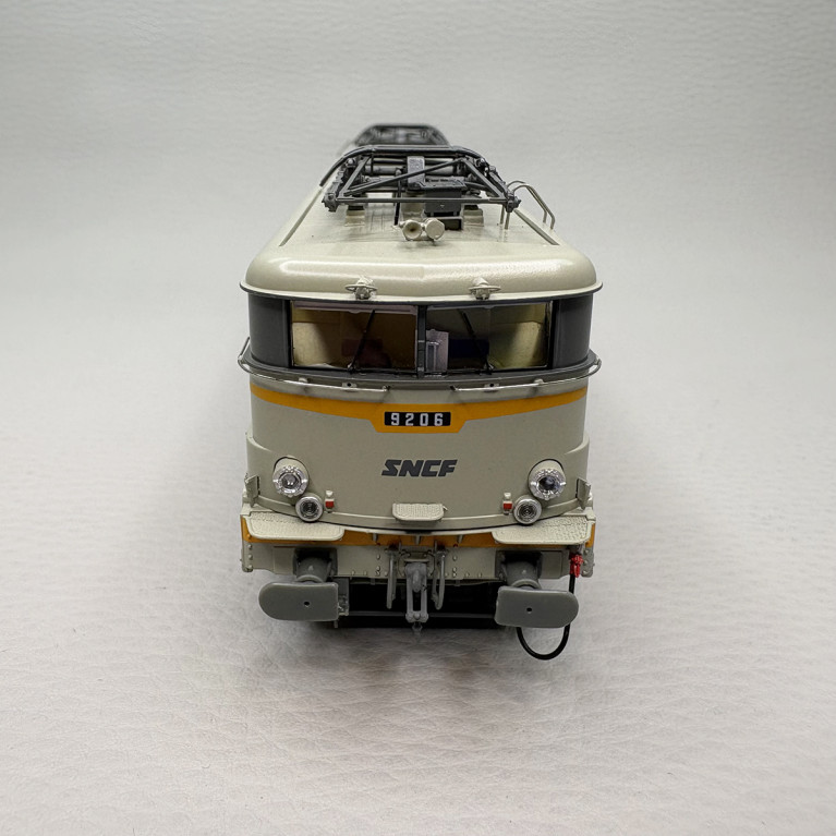Locomotive électrique BB 9206, livrée béton, logo Beffara, Bordeaux, SNCF - REE MB-178