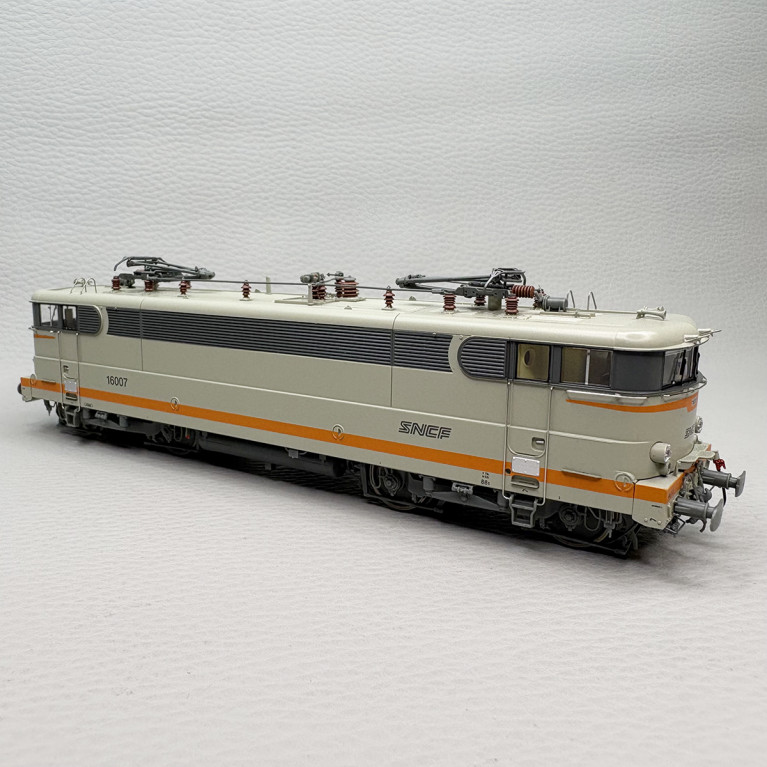 Locomotive électrique BB 16007, livrée Béton, logo Nouille, La Chapelle, SNCF - REE MB-181