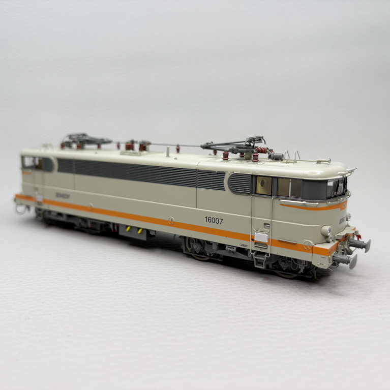 Locomotive électrique BB 16007, livrée Béton, logo Nouille, La Chapelle, SNCF - REE MB-181
