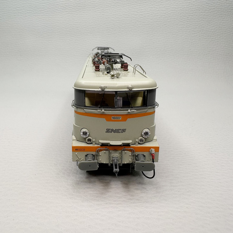 Locomotive électrique BB 16007, livrée Béton, logo Nouille, La Chapelle, SNCF - REE MB-181