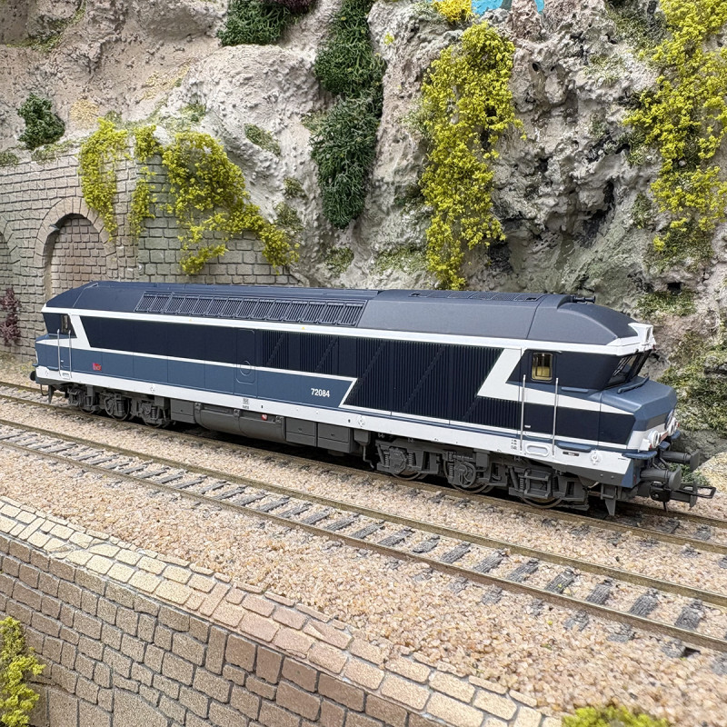 Locomotive diesel CC 72084, "livrée bleue", logo Carmillon, SNCF, Ep. V - JOUEF HJ2622 - HO 1/87