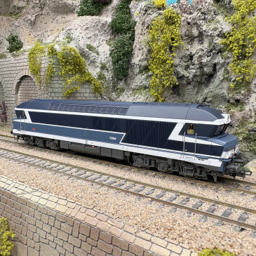 Locomotive diesel CC 72084, "livrée bleue", logo Carmillon, SNCF, Ep. V - JOUEF HJ2622 - HO 1/87