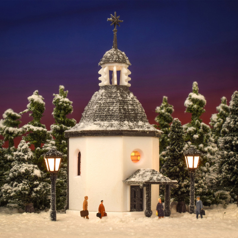 Chapelle commémorative avec éclairage et neige - VOLLMER 49412 - Z 1/220