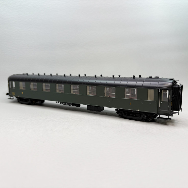 Voiture OCEM A8myfi, 1CL, toit noir, marquage 1950, SNCF - LSMODELS MW40201