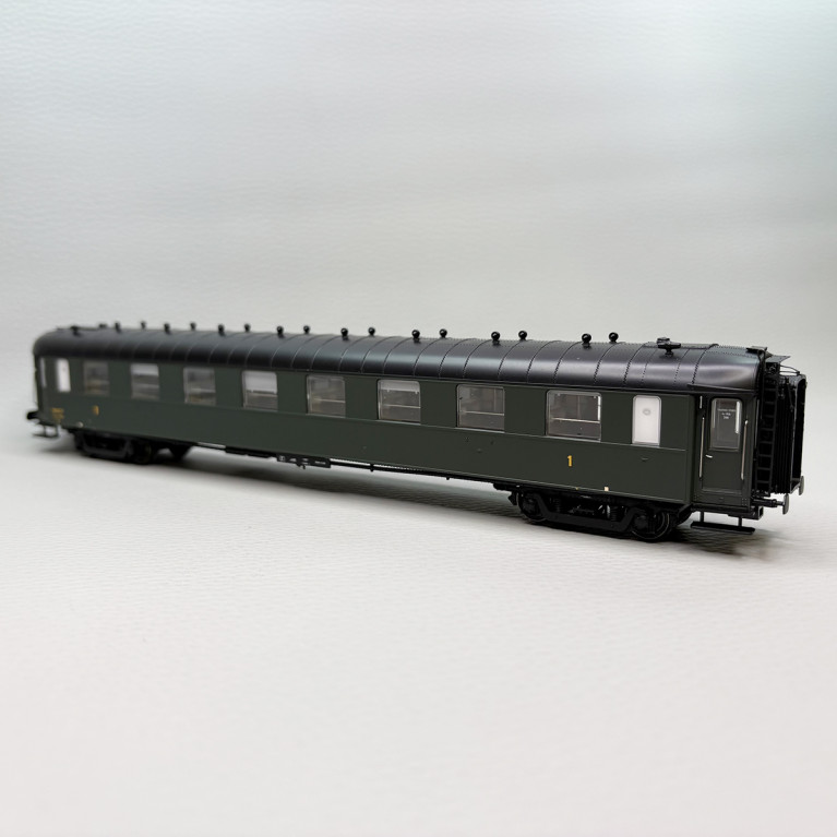 Voiture OCEM A8myfi, 1CL, toit noir, marquage 1950, SNCF - LSMODELS MW40201