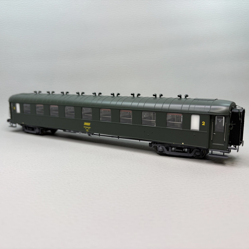 Voiture OCEM B9, 2CL, toit vert, logo encadré jaune, SNCF - LSMODELS MW40204
