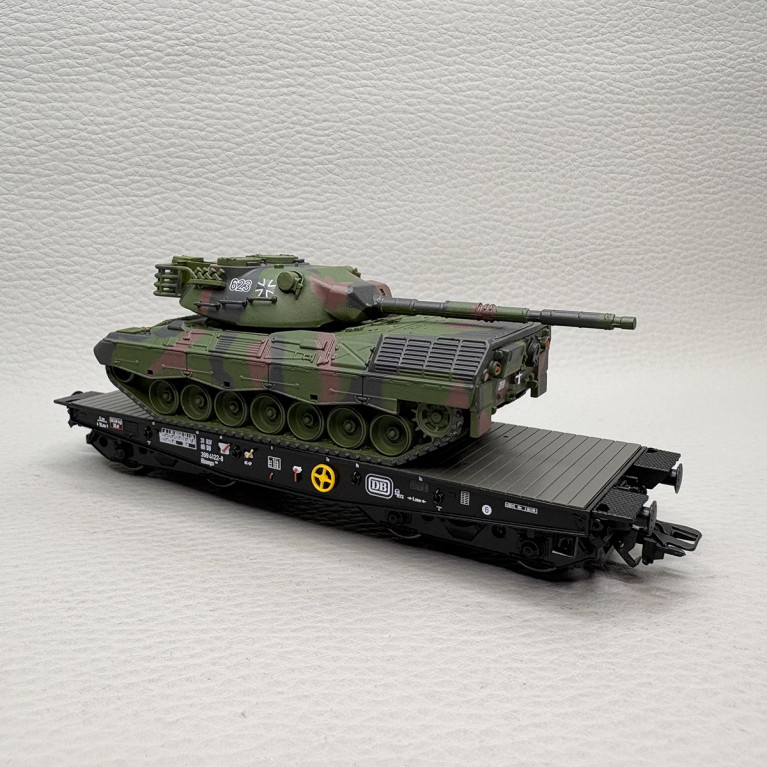 Wagon plat Rlmmps, transport lourd, avec char Leopard 1A1, DB - MARKLIN 46876